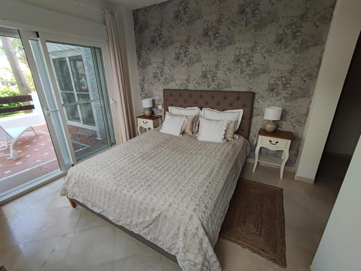 Costalita On The Beach - 3 Bedroom Cosy Apartment เอสเตโปนา ภายนอก รูปภาพ
